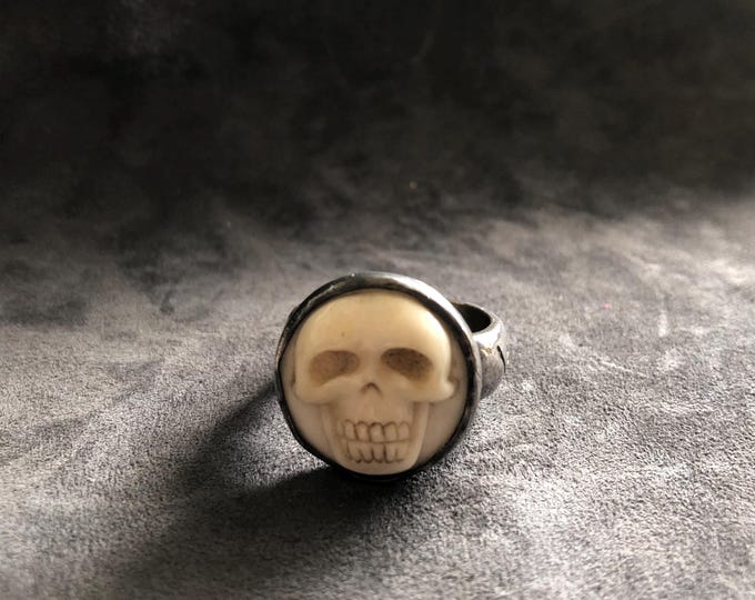 Vintage Sterling Carved Bone Skull Ring