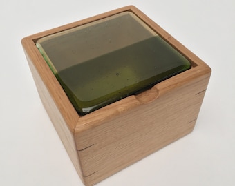 Oak jewellery box with olive and tint glass lid