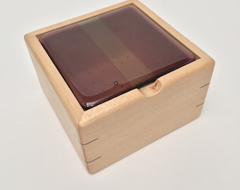 Maple jewellery box with dusky pink lid