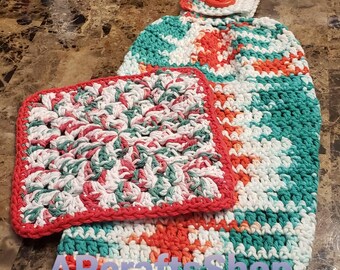 Een mooie gehaakte kerstdoek en -handdoek