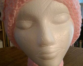 Roze gehaakte Breast Cancer Awareness muts en Choker