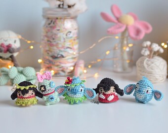Patrón ESPAÑOL/INGLÉS Mini Lilo y Stitch, el patrón incluye 2 versiones de Lilo, 2 versiones de Stitch y el patrón de Scrump|mini amigurumi