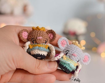 Patrón ESPAÑOL/INGLÉS para tejer al mini Rey Ratón amigurumi personaje del Cascanueces | Mini Rey Ratón | Mini ratoncito amigurumi
