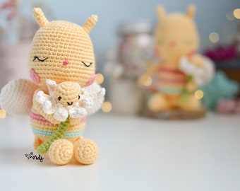 SPANISH/ENGLISH pattern Daisy bee and her flower Marga | Amigurumi pattern step by step | intermediate level | amigurumi bee | flower amigurumi