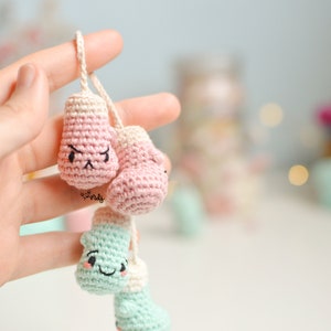Spanish/English pattern for amigurumi punching gloves and bag, amigurumi mini boxing gloves, amigurumi mini punching bag, 2-pattern combo