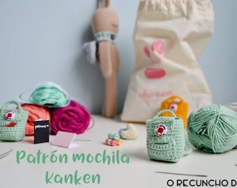 Spanish/English Kanken Crochet Backpack Pattern, Amigurumi Backpack Pattern, Beginner Crochet Pattern, Mini Amigurumi Backpack, Amigurumi Keychain