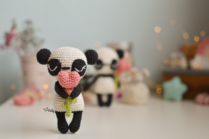 SPANISH/ENGLISH pattern of amigurumi panda bear with bamboo and heart balloon amigurumi pattern intermediate level valentine pattern image 5