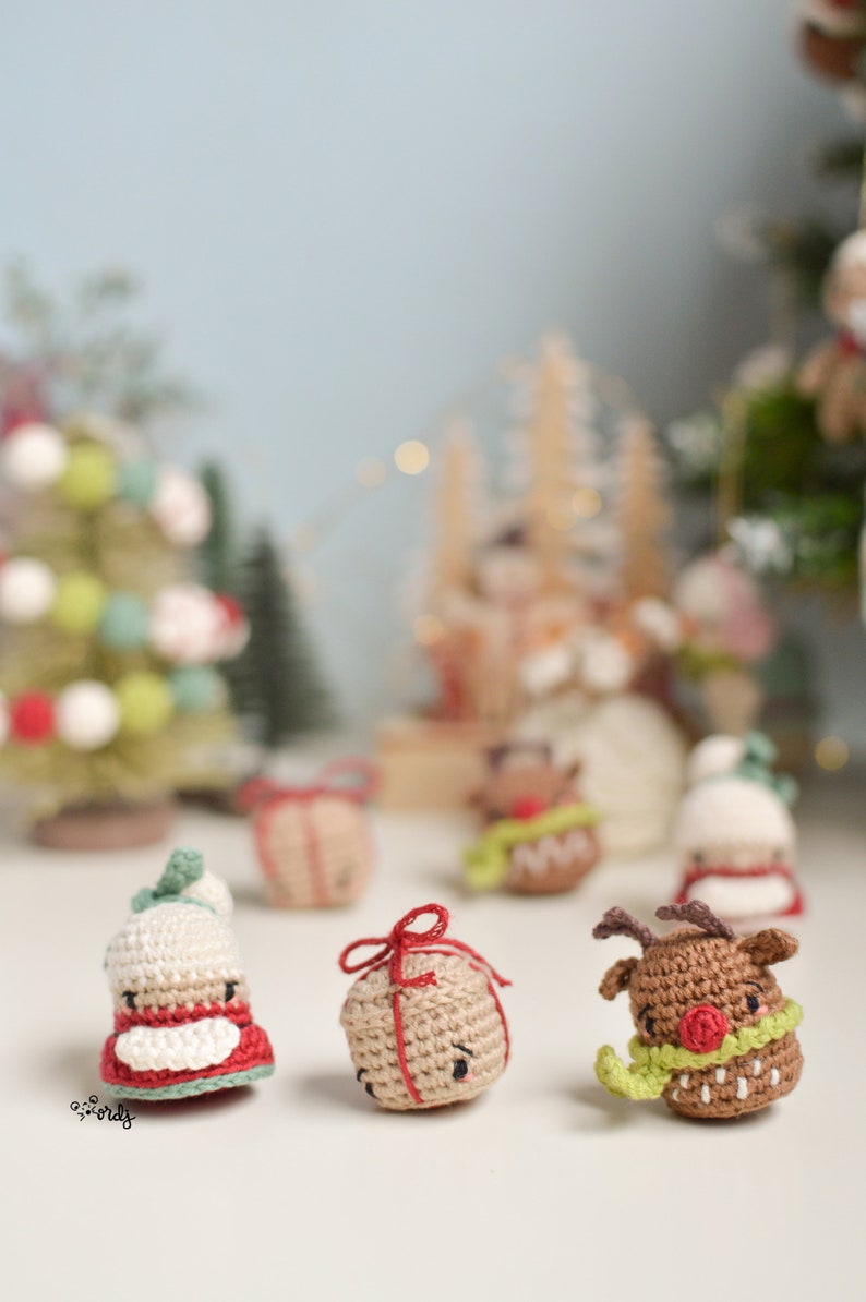 Combo of 3 SPANISH/ENGLISH patterns Mini Mama Noel, Mini gift and Mini Rudolf, mini Christmas amigurumis, knitting guide for beginners image 3