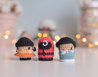 Patrón amigurumi ESPAÑOL/INGLÉS personajes del juego del calamar| bundle de 3 mini patrones de la muñeca, el guardia y el participante