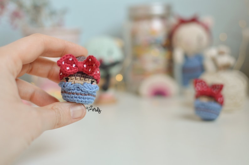 SPANISH/ENGLISH Pattern Mini Rosie the Riveter amigurumi Mini Rosie the Riveter Mini amigurumi pattern pattern for beginners image 1