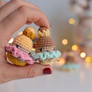 Padrão ESPANHOL / INGLÊS de Mini amigurumi de fada de ameixa de açúcar, guia de tricô para iniciantes, mini amigurumi de fada de ameixa de açúcar, mini amigurumi
