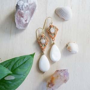 Tiamat, Mother of pearl and Rose Quartz Earrings