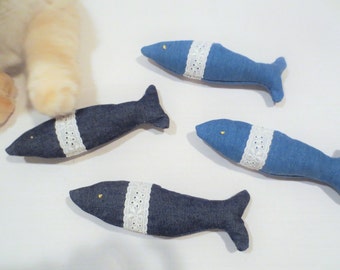 Giocattolo a forma di pesce con erba gatta in denim: giocattolo fatto a mano in feltro per gatti
