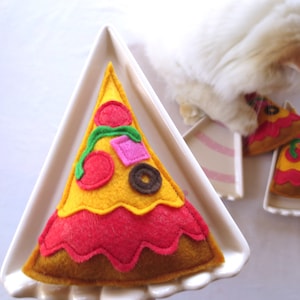 Cat toys Catnip Pizza Catnip toy for cat gift for cat lover organic catnip toy unique cat toy cute cat toy handmade felt cat toy birthday