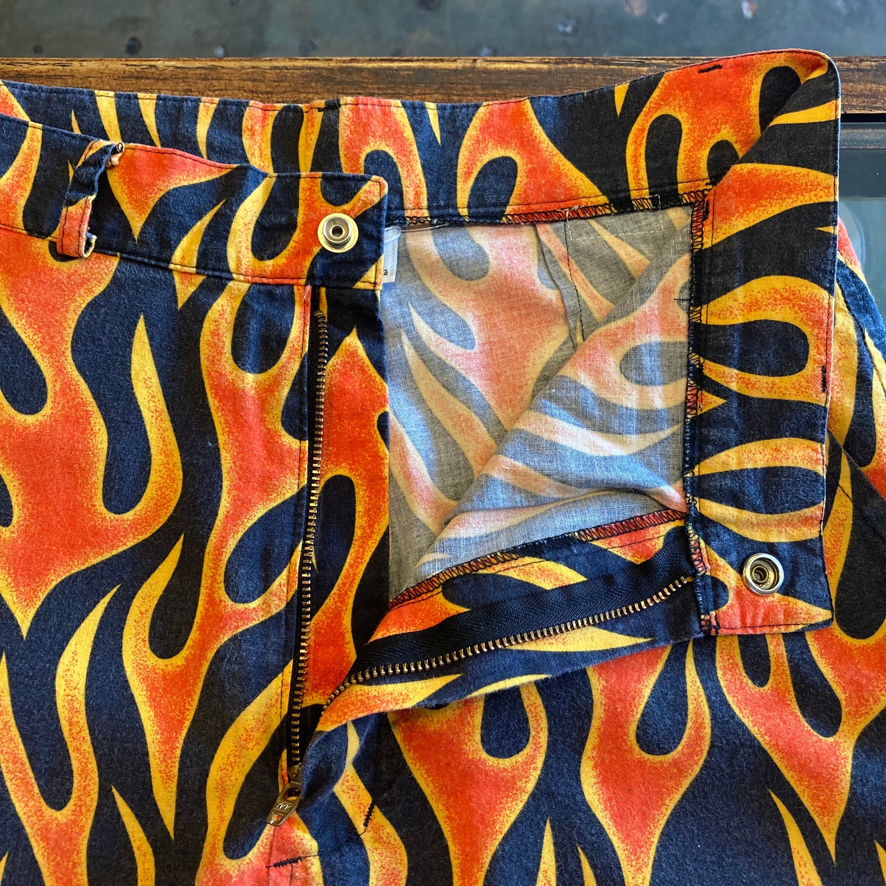 1980's W30 “life's A Beach” Lab Fire Flames Devil Cotton New 1980's W30 “life's A Beach” Lab Fire Flames Devil Cotton New