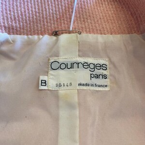 May include: A white label with black text that reads "Courr&egrave;ges Paris" and "made in France". The label also has the number "95148" printed on it.