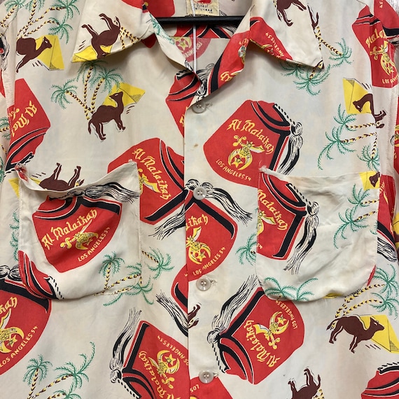 Vintage 1950’s Size L Shriner Fez Tiki Rayon Prin… - image 6