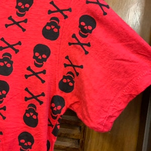 Vintage 1980's Red and Black Skull & Crossbones Tee, Vintage Clothing, Vintage Skull and Crossbones, Skulls, Motorcycle Club, Vintage 1980's image 5