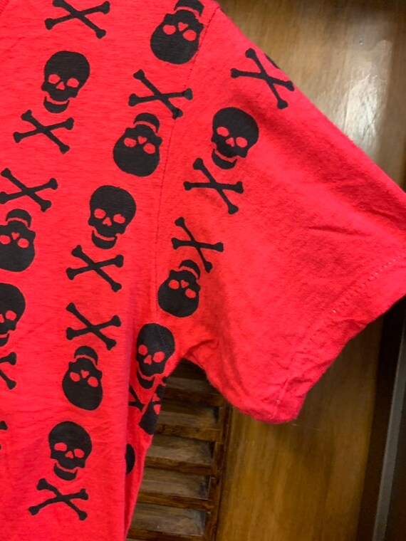 Vintage 1980's Red and Black Skull & Crossbones T… - image 5