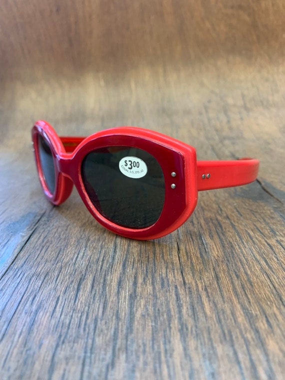 Vintage 1960's Candy Apple Red Mod Sunglasses, Vin