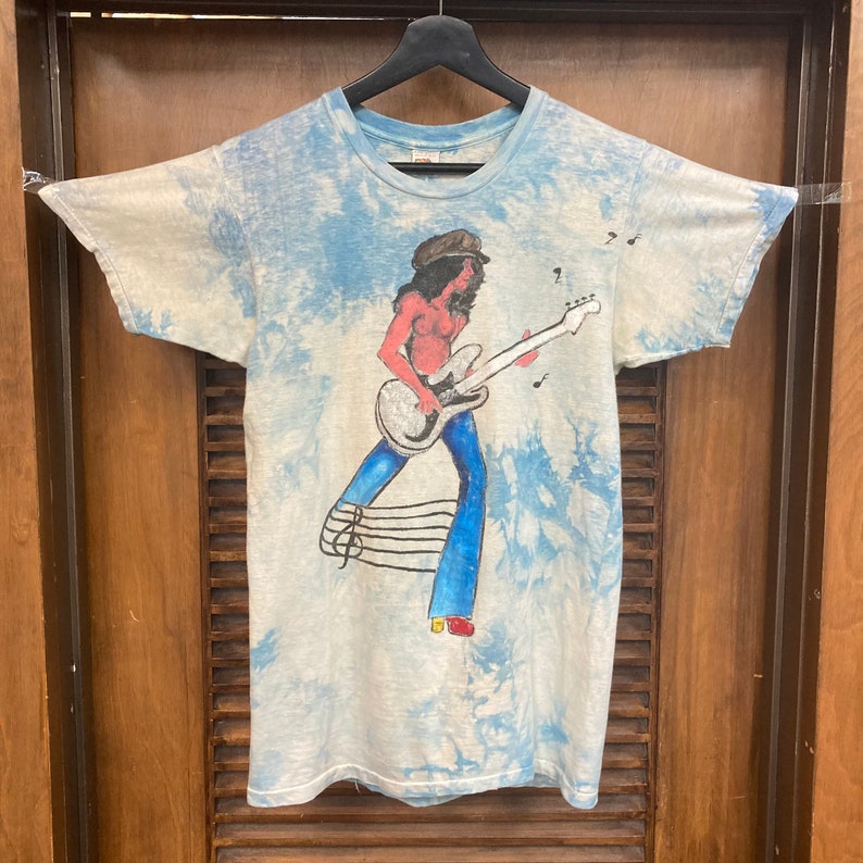 Vintage 1970's Original Cotton Topless Rocker Artwork Guitarrista Músico Rock n 'Roll camiseta, camiseta de los 70, ropa vintage imagen 2