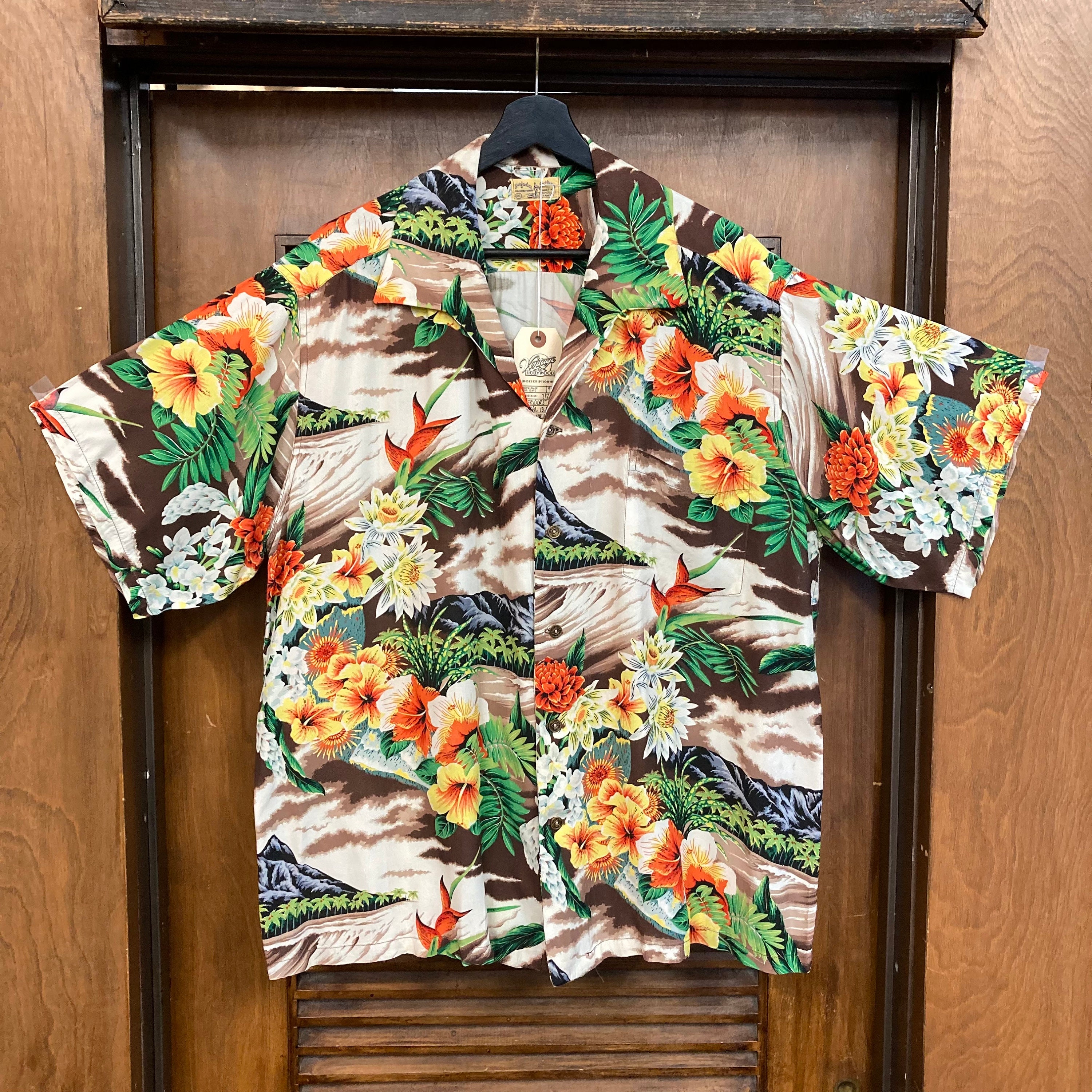 Vintage 1950's Size XXL “surfriders” Rayon Tropical Island