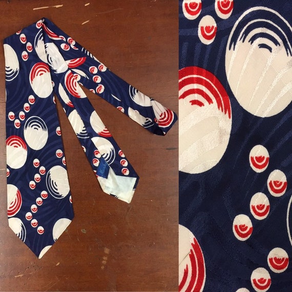 Vintage 1940s, Manhattan, Bubbles Design Swing Tie