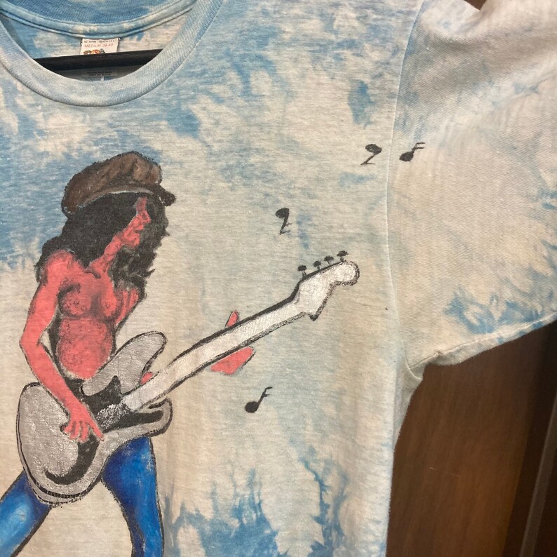 Vintage 1970's Original Cotton Topless Rocker Artwork Guitarrista Músico Rock n 'Roll camiseta, camiseta de los 70, ropa vintage imagen 8