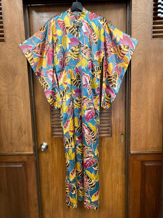 Vintage 1940’s Original “Kamehameha” Sateen Fabri… - image 2