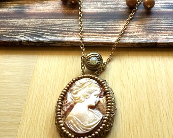 Cameo pendant, Baroque pearl necklace, Bohemian style, Shabby Chic, Handmade Vintage, Gift for Her, Free delivery.