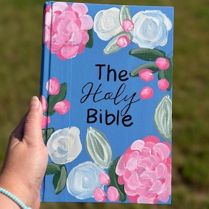 Biblia floral pintada a mano con pestañas: regalo cristiano personalizado