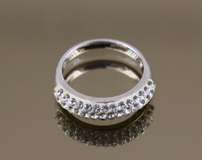 Vintage Size 7 Beautiful Sparkling Front Crystals Design Band Ring 925 Sterling Silver RG 1811