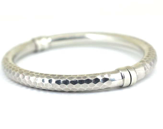 Vintage Thailand Hammered Style Bangle Bracelet  925 Sterling Silver BR 3902