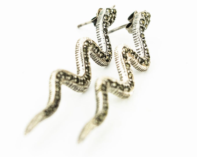 Tiny Shakes Shape with Shiny Marcasite Stones Design Beautiful Vintage Drop Earrings for Women 925 Sterling Silver Er 865Q