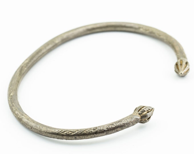 Vintage Big Size West Indian Cone Pointed Ends Notches Etched Design Bangle Bracelet  925 Sterling Silver Br 1729Q