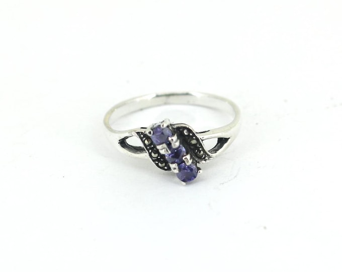 Vintage Beautiful Shiny Purple Crystal CZ & Marcasite Cut Scroll Design Ring 925 Sterling Silver Size 6 RG 4713