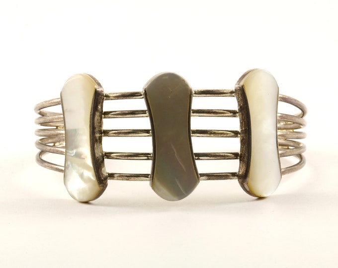 Vintage Beautiful MOP Mother of Pearl Design Cuff Bracelet 925 Sterling BR 2333