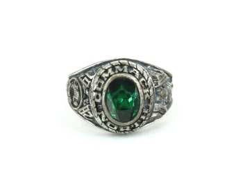 Vintage 1982 Commack North Green Gemstone School Ring With Engraving Size 5.5 RG 3984