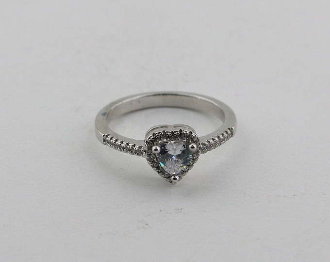 Vintage Size 7.5 Shiny White Crystals Cz Heart Love Promise Engagement Design Ring 925 Sterling Silver  Rg 327U