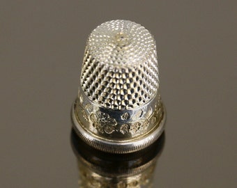 Vintage Floral Flowers Shiny Design Sewing Thimble Size 7 925 Sterling OT 1310