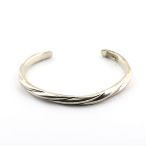 Vintage Thick Heavy Twisted Rope Lotus Hallmark Design Cuff Bracelet 999 Silver BR 2447L