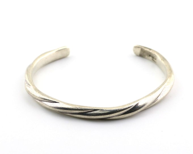Vintage Thick Heavy Twisted Rope Lotus Hallmark Design Cuff Bracelet 999 Silver BR 2447L