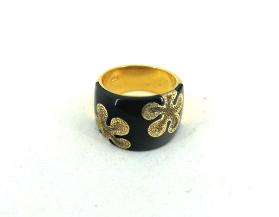 Vintage Size 9 Gold Plated Floral Black Band Ring… - image 1