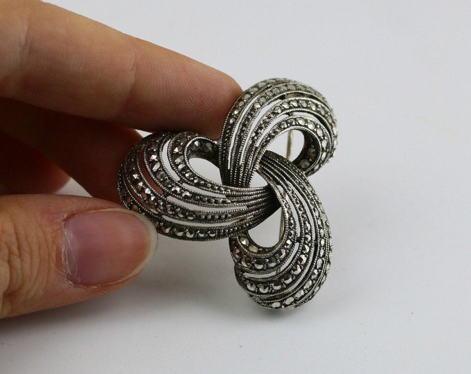 Vintage Shiny Scroll Three Sides Knots Marcasite Stones Brooch Sterling Silver 925 BB 242