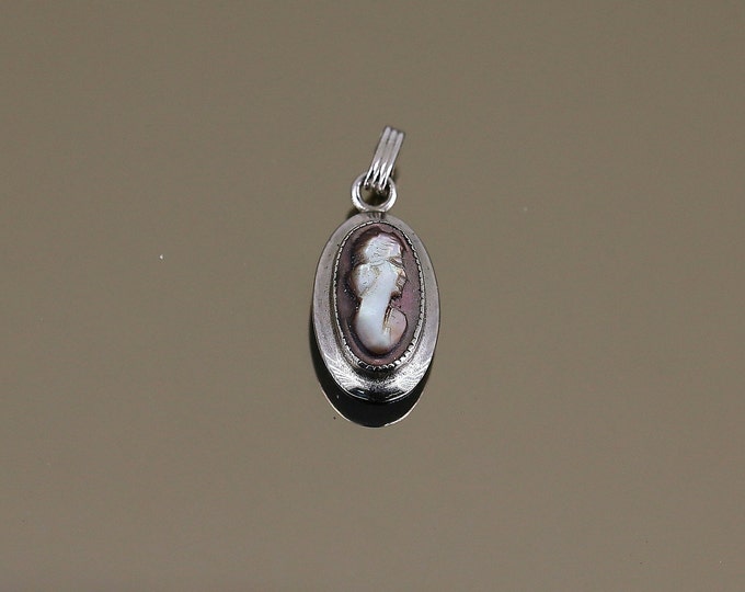 Vintage Small Oval Cameo Greek Style MOP Mother Of Pearl Design Pendant 925 Sterling Silver PD 003