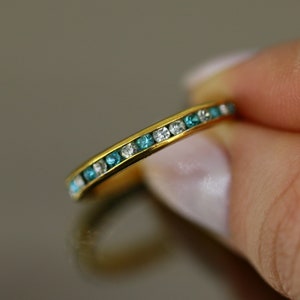 Size 8.25 Green Color Crystals Design Eternity Band Ring 925 Sterling Silver RG 4336