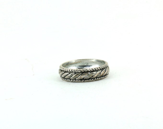 Vintage Size 8  Rope Pattern Band Sterling 925 Silver Ring  RG 4181