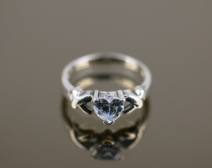 Vintage Size 8  XO True Love Heart With White Crystal Design Statement Ring 925 Sterling Silver  RG 2204