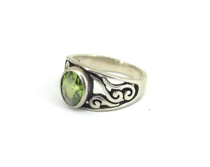 Vintage Size 8.75 Filigree Lime Green CZ Stone Beautiful Detailed Design Ring 925 Sterling Silver RG 860