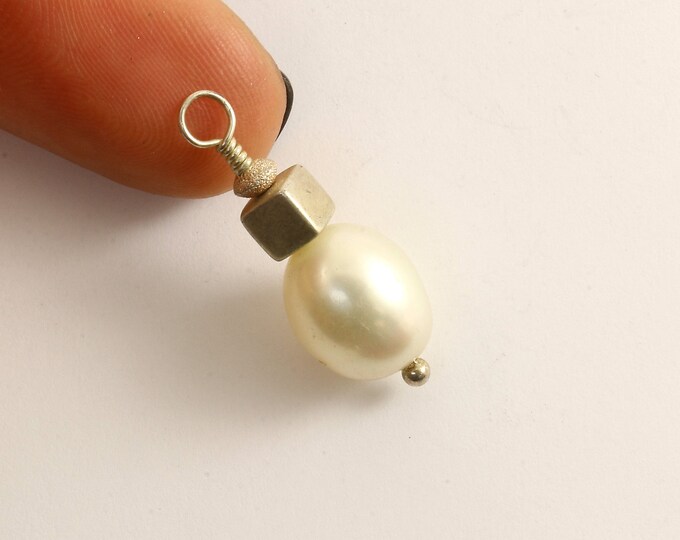 Vintage Natural Oval Pearl Beaded Design Pendant 925 Sterling Silver PD 2251